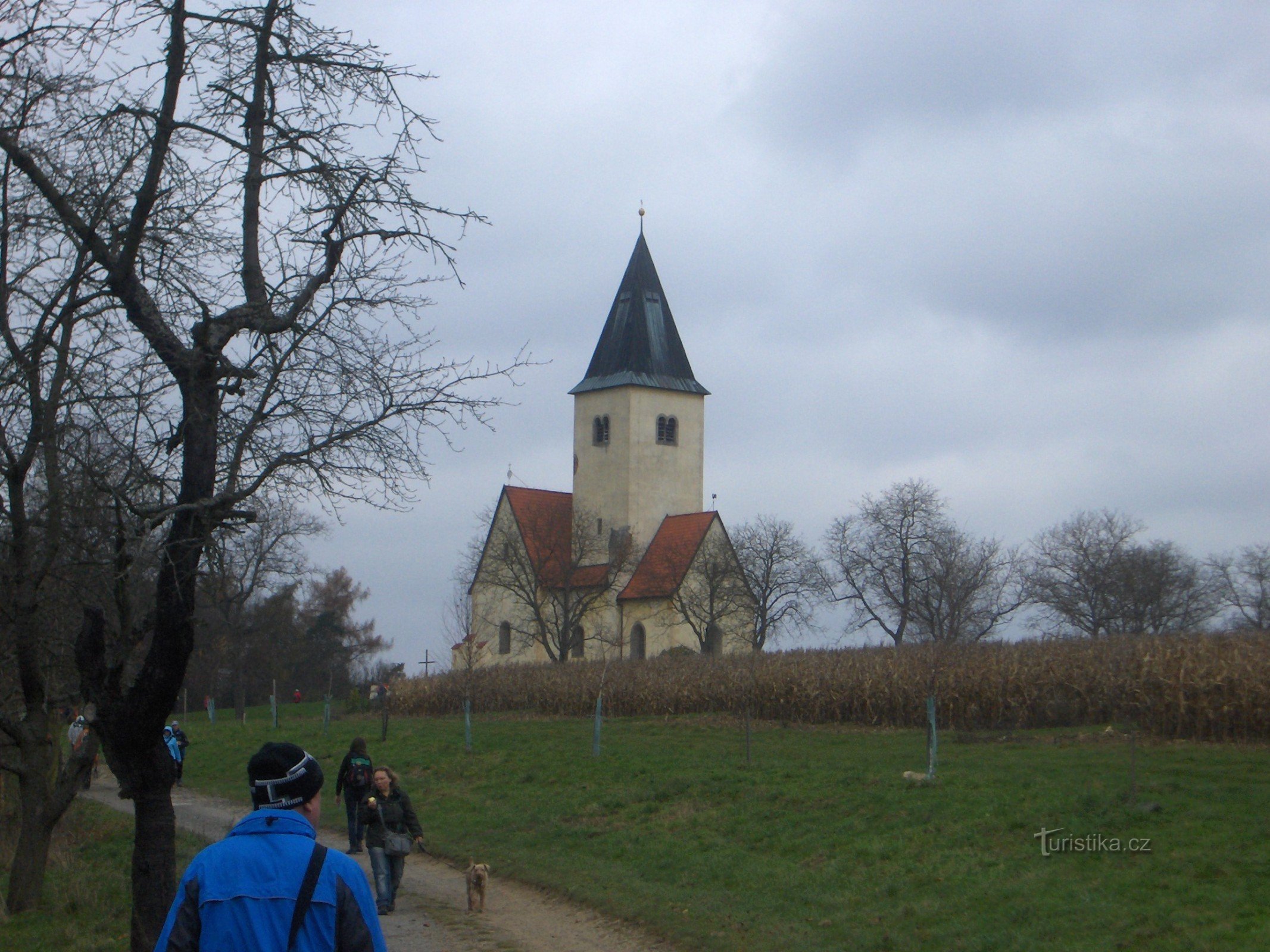 Iglesia de San Jakub y Filip en Chvojn.