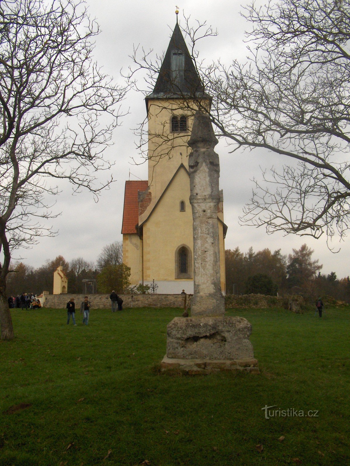 templom Szent Jakub és Filip Chvojnban.