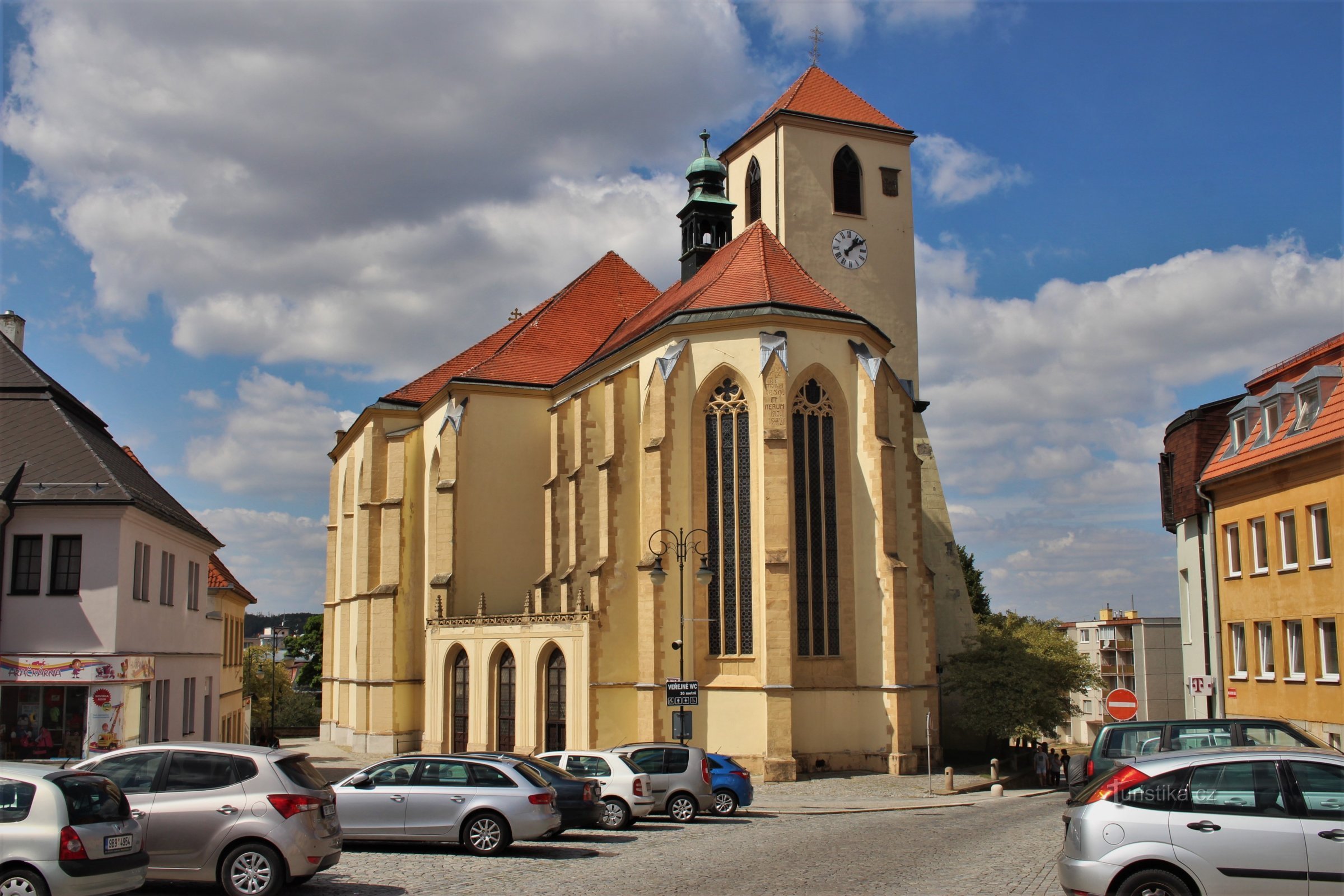 Kyrkan St. Jakub den äldre i den nedre delen av Masaryk-torget