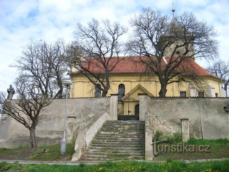 Church of St. Jakub Vetšího: The main entrance to the church grounds