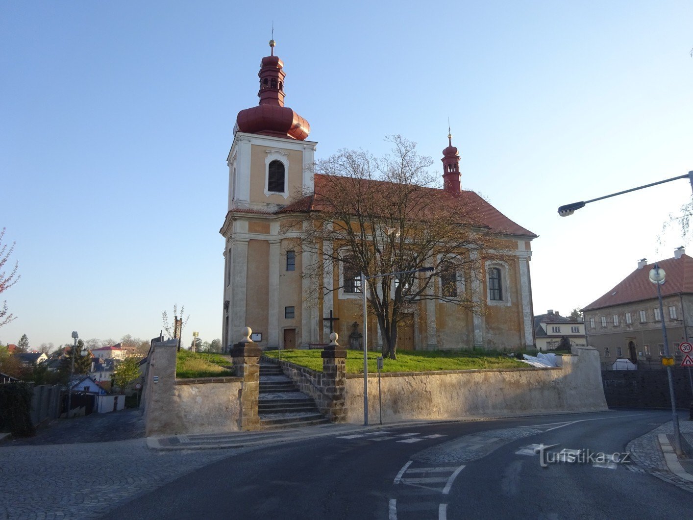 Kyrkan St. Jakub Většího i München Hradiště