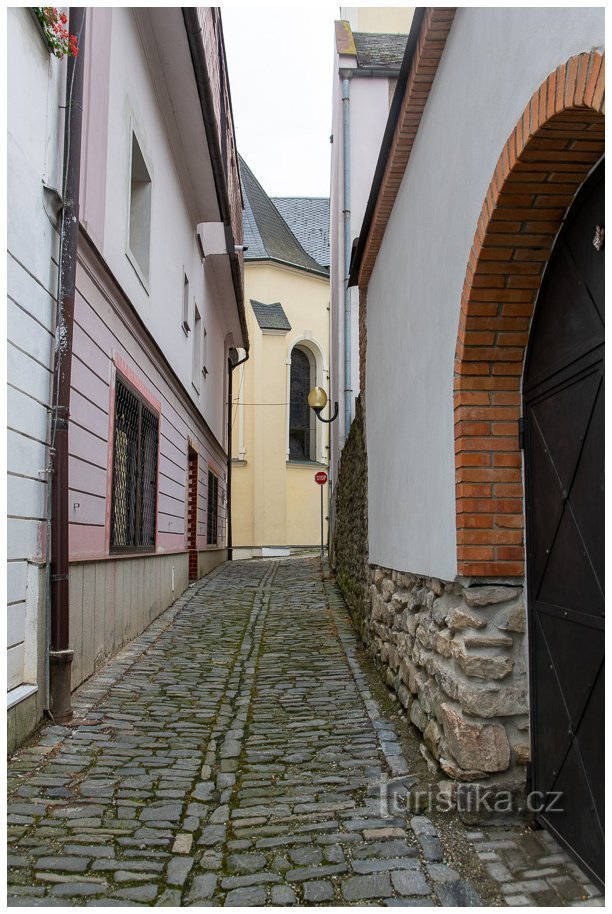 Kyrkan St. Johannes Döparen är på den imaginära toppen, såväl som i verkligheten