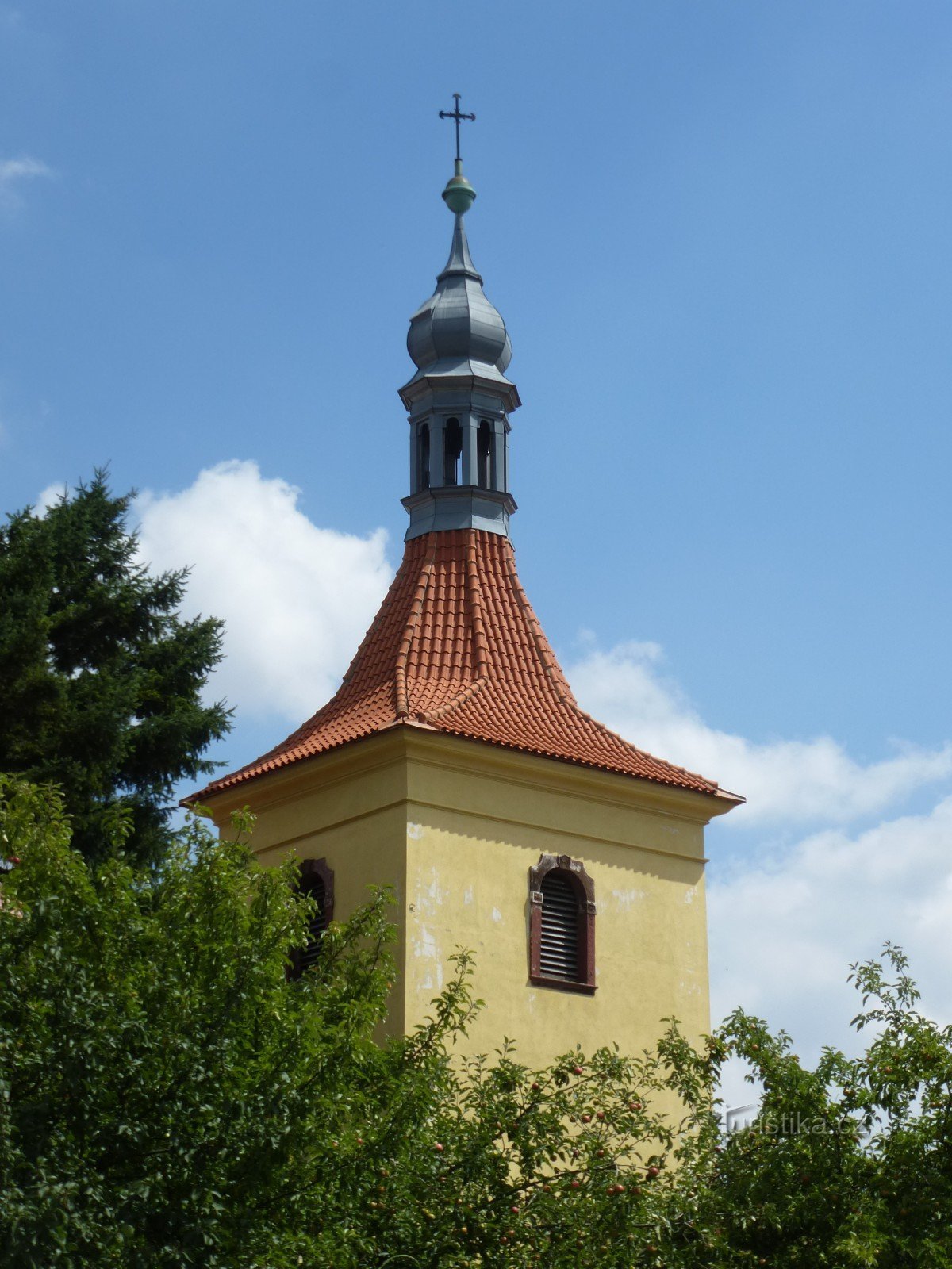 Pyhän kirkko Johannes Kastaja - kellotorni