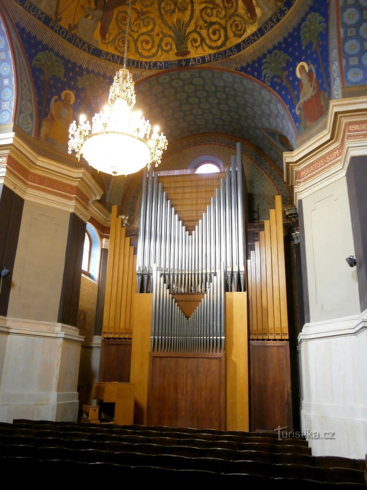 Iglesia de San Juan de Nepomuco (Hradec Králové, 14.9.2014 de mayo de XNUMX)