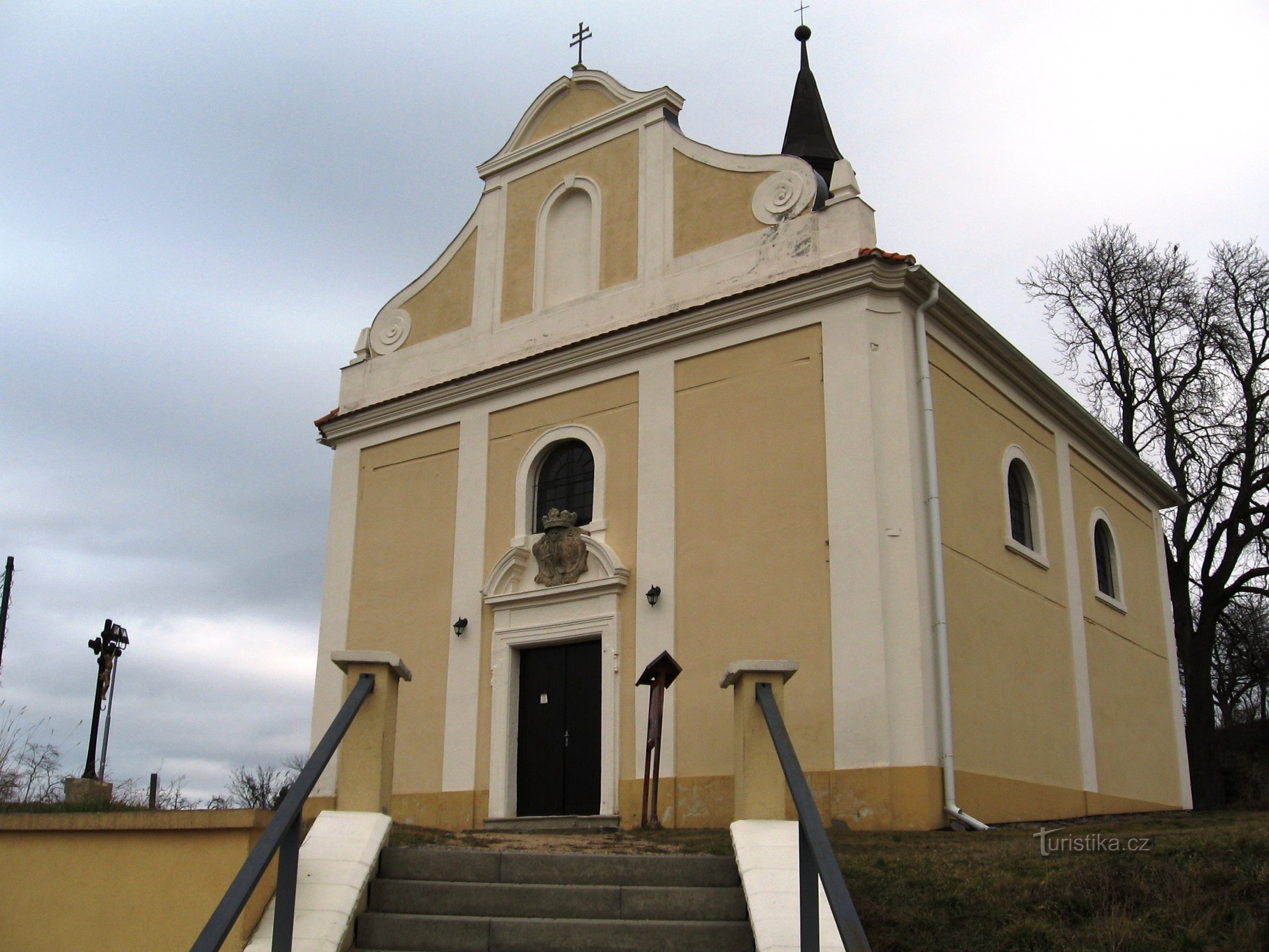 kościół św. Jana Nepomucena w Cerhenicach