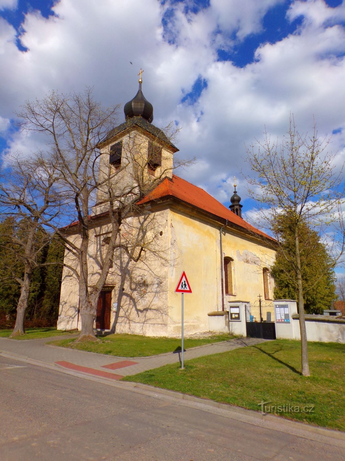 Kostel sv. Jana Nepomuckého v Lánech na Důlku (Pardubice, 23.4.2022)