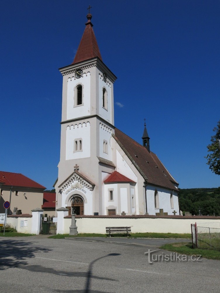 kostel sv. Jiří s neorománskou věží