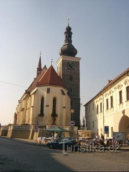 Kyrkan St. Kateřiny: på torget i Velvary