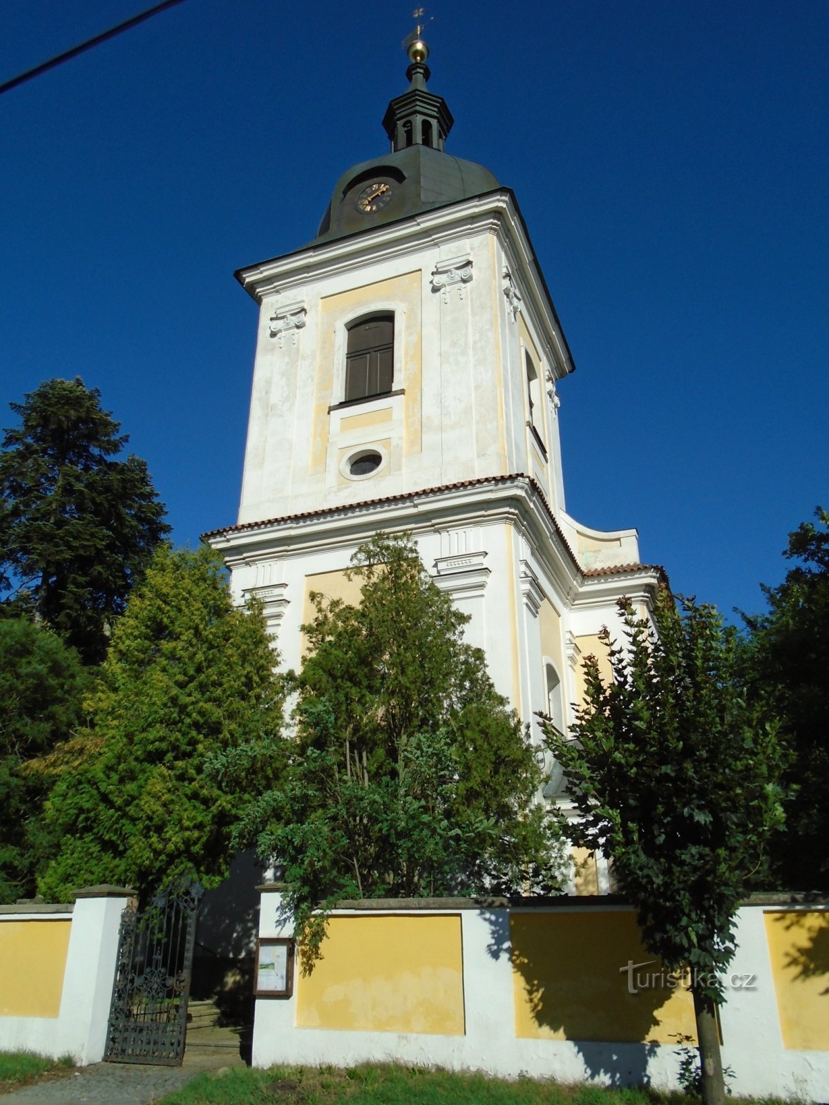Kirken St. Klemens, pave (Dobřenice)