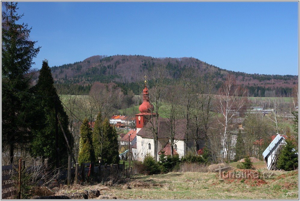 Iglesia de San María Magdalena en Horní Vernéřovice, vista trasera