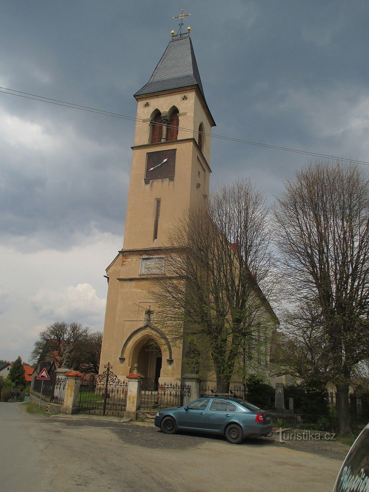Kościół św. Jaskółka oknówka