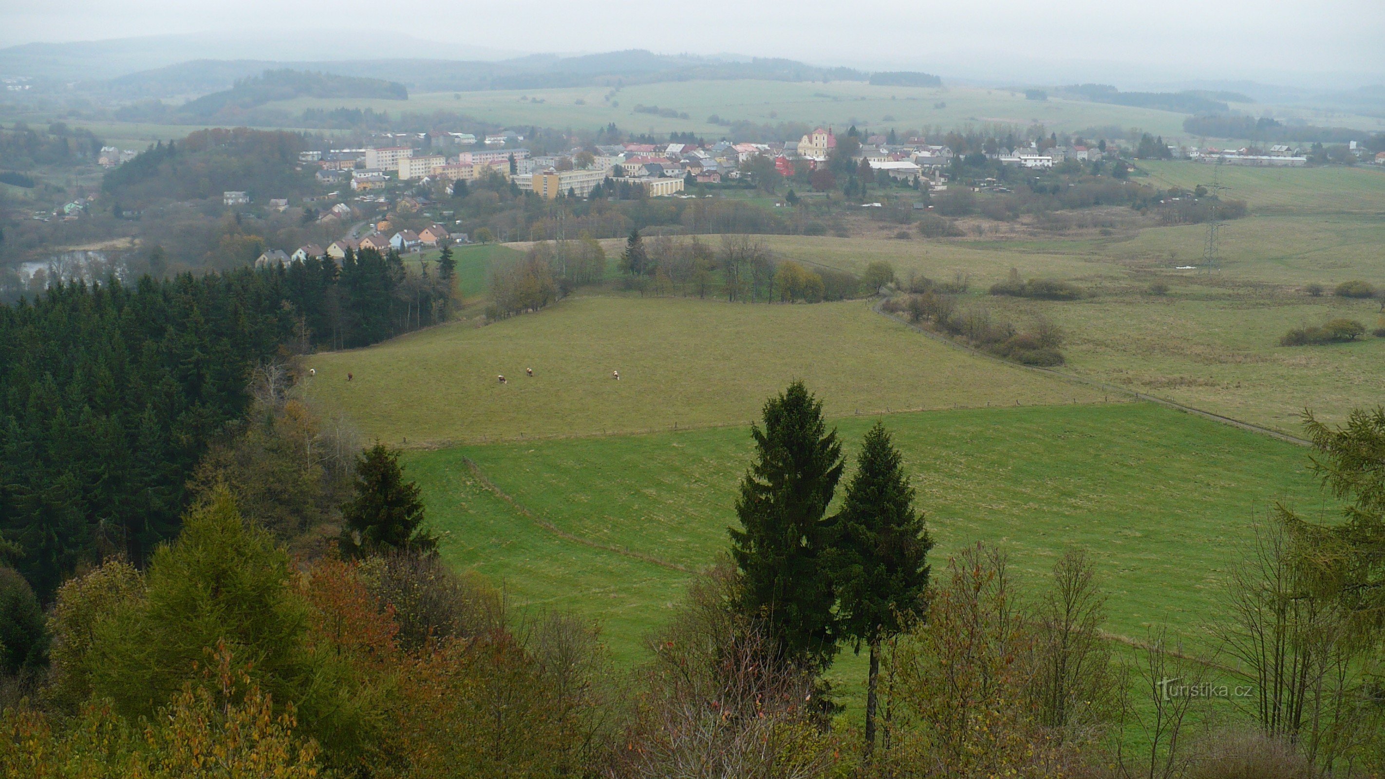 igreja de st. Miguel Arcanjo em Bochov (vista do castelo)