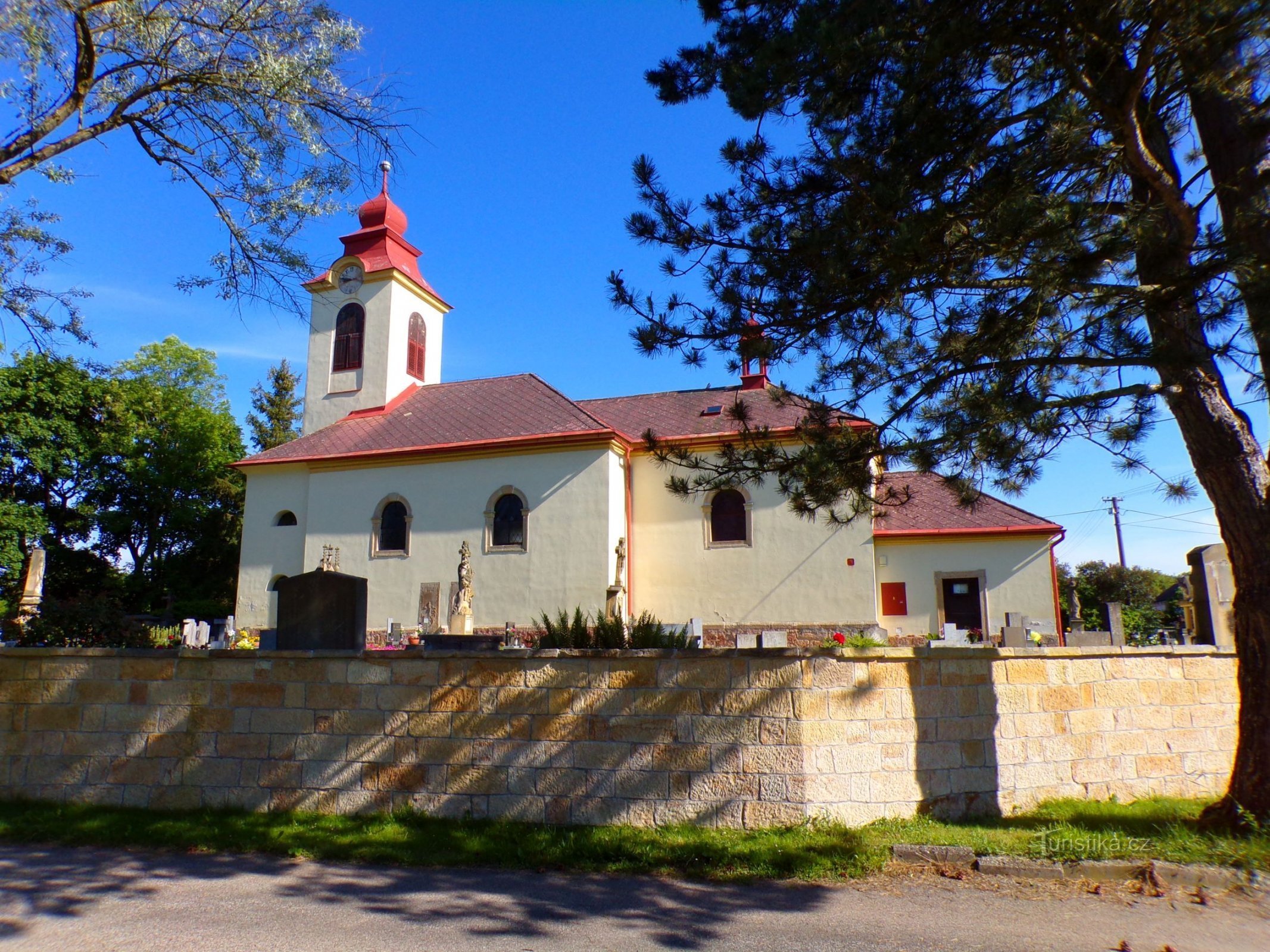 kirken St. Nicholas, biskop (Choteč, 31.5.2022)