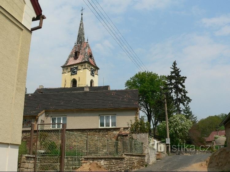 kirken St. Nicholas med et gotisk tårn