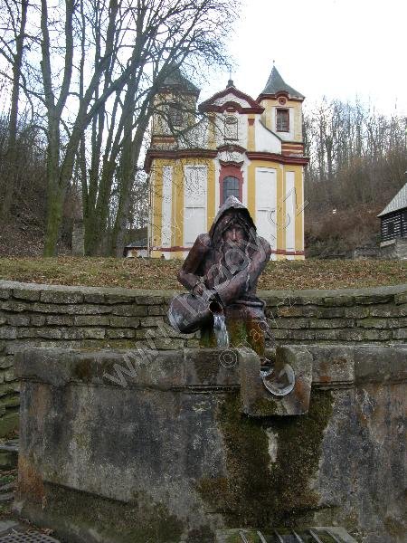 kostel sv. Mikuláše s poustevnou a lázněmi