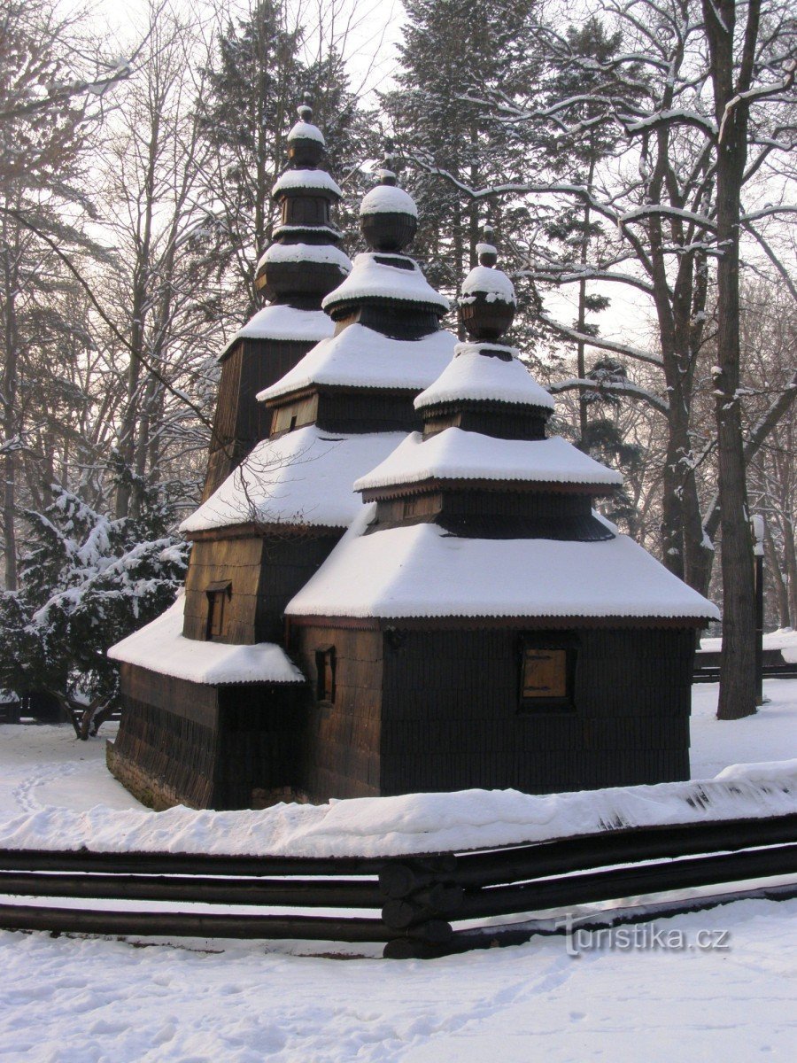 Kirche St. Nikolaus in Jiráský sady