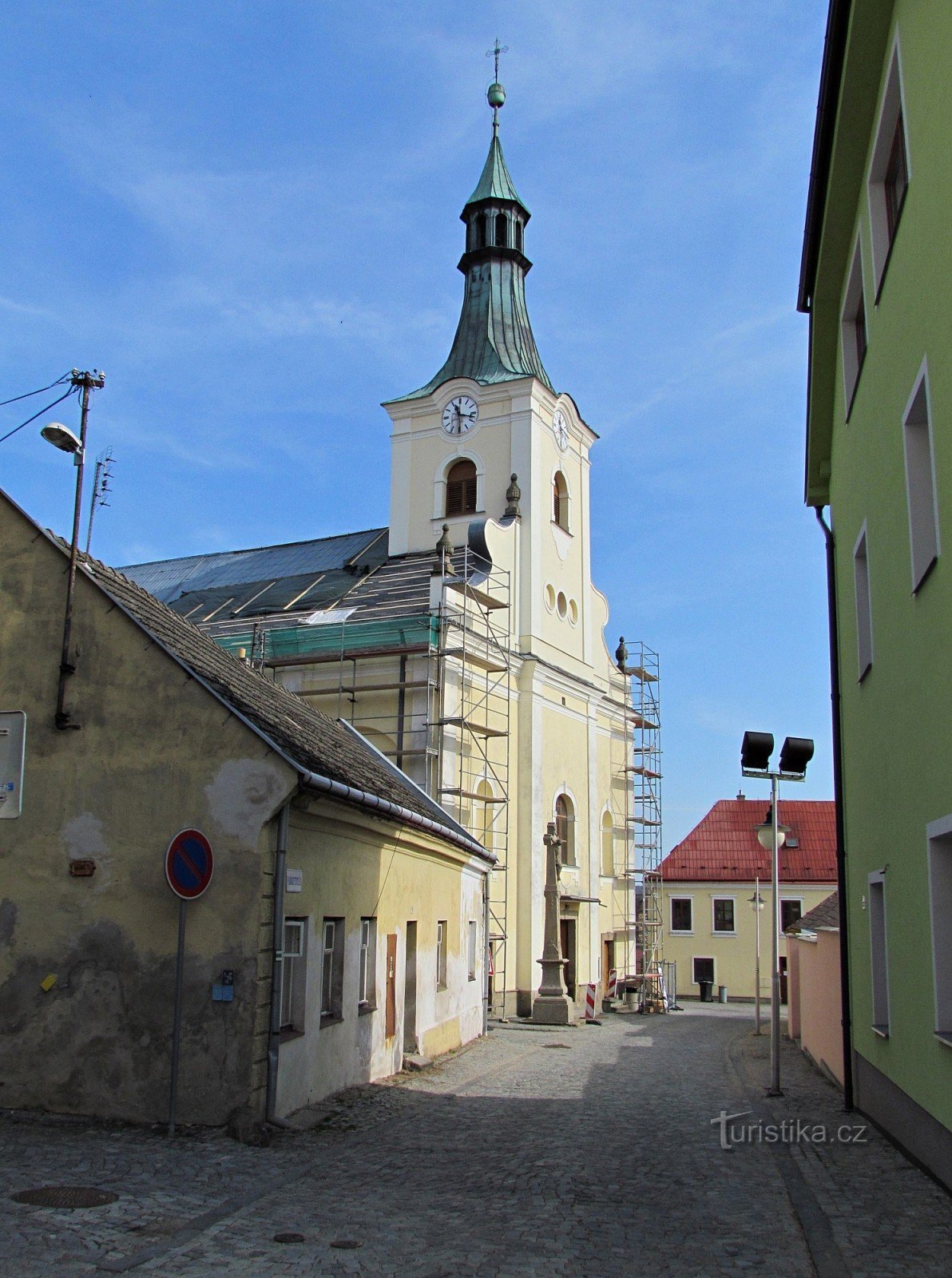 die Kirche St. Nikolaus von außen
