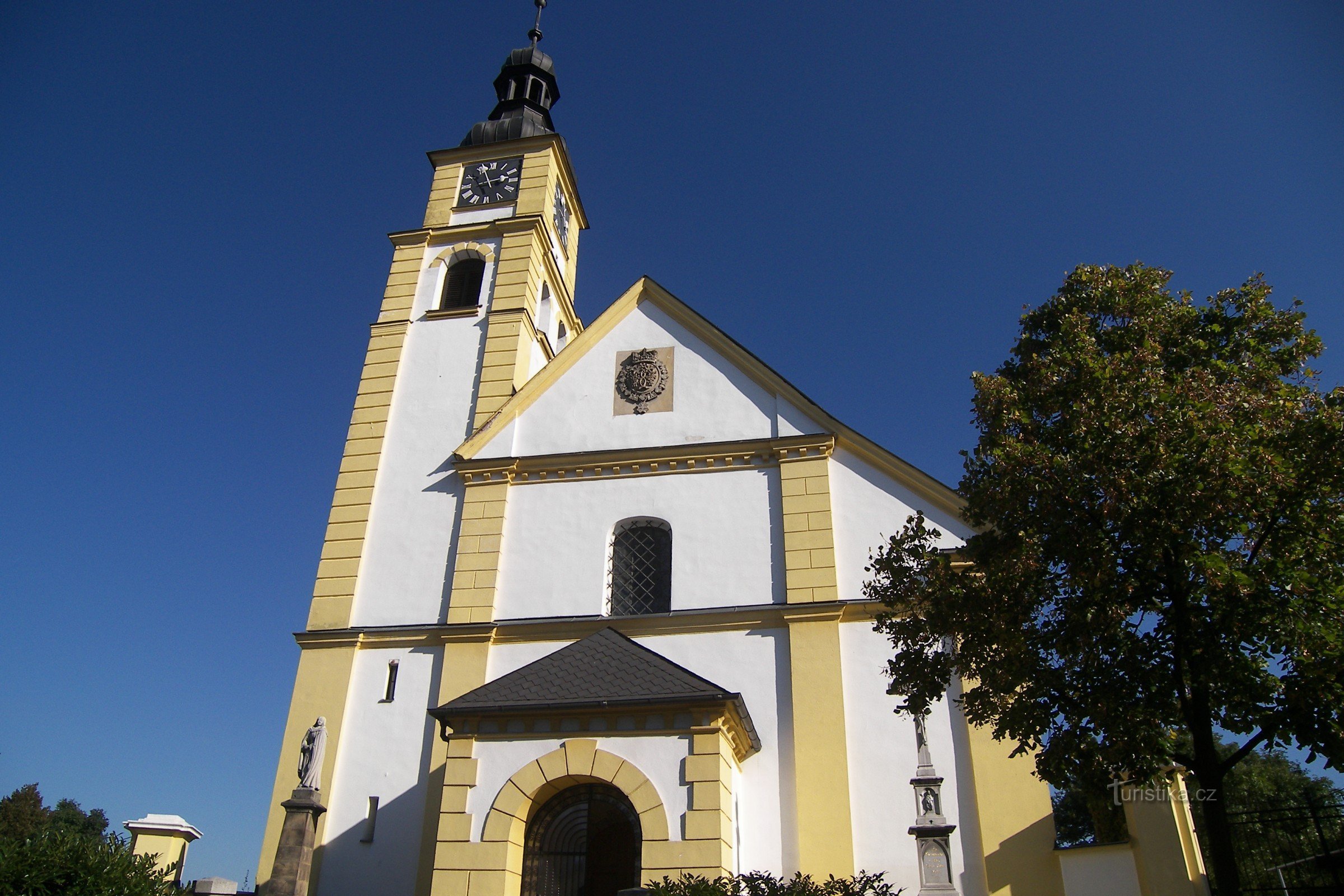 Kerk van St. Peter en Paul Hradec nad Mor.