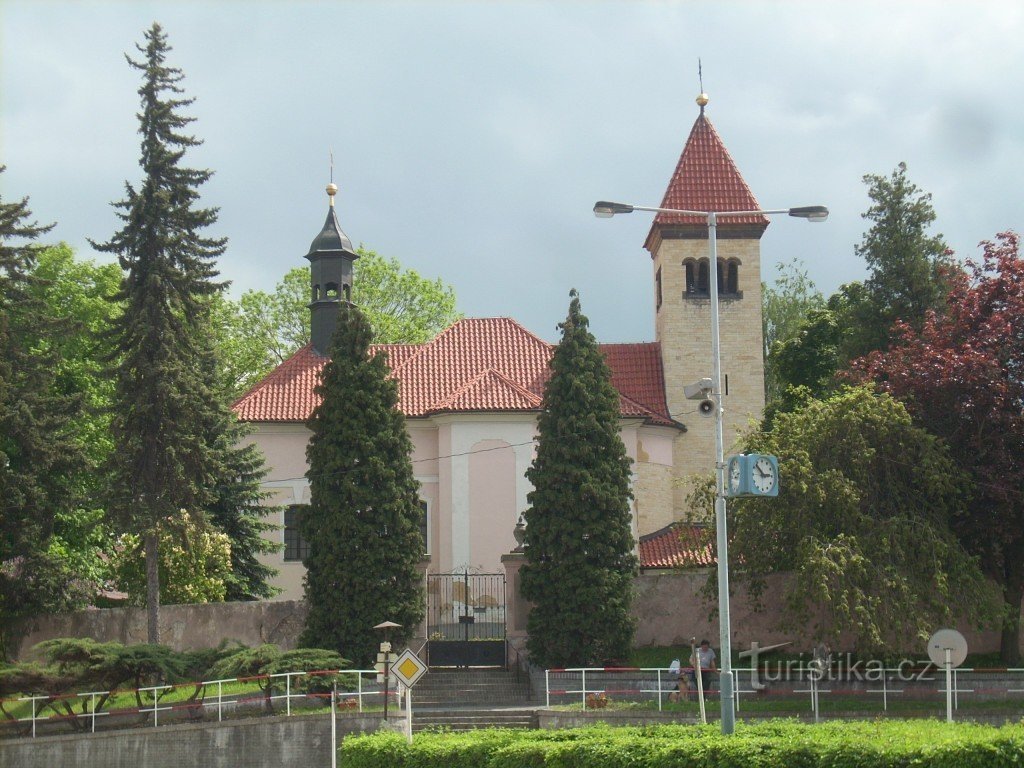 kostel sv.Petra a Pavla Řeporyje