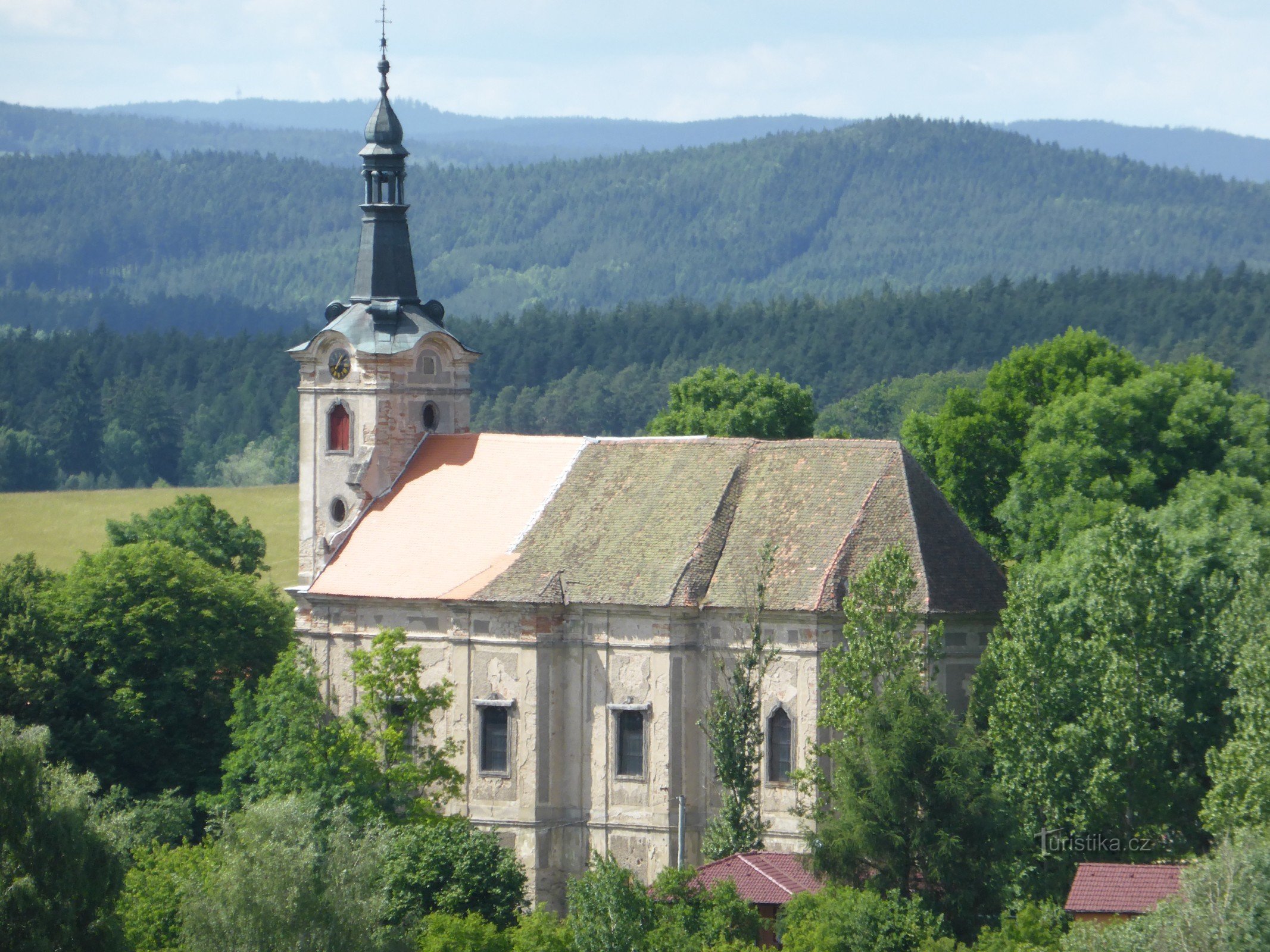 Kostel sv.Petra a Pavla v Bernarticích