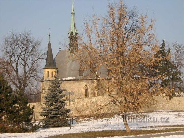 Peterskyrkan: Den ursprungligen romanska kyrkan St. Peter byggdes om på 14-talet.