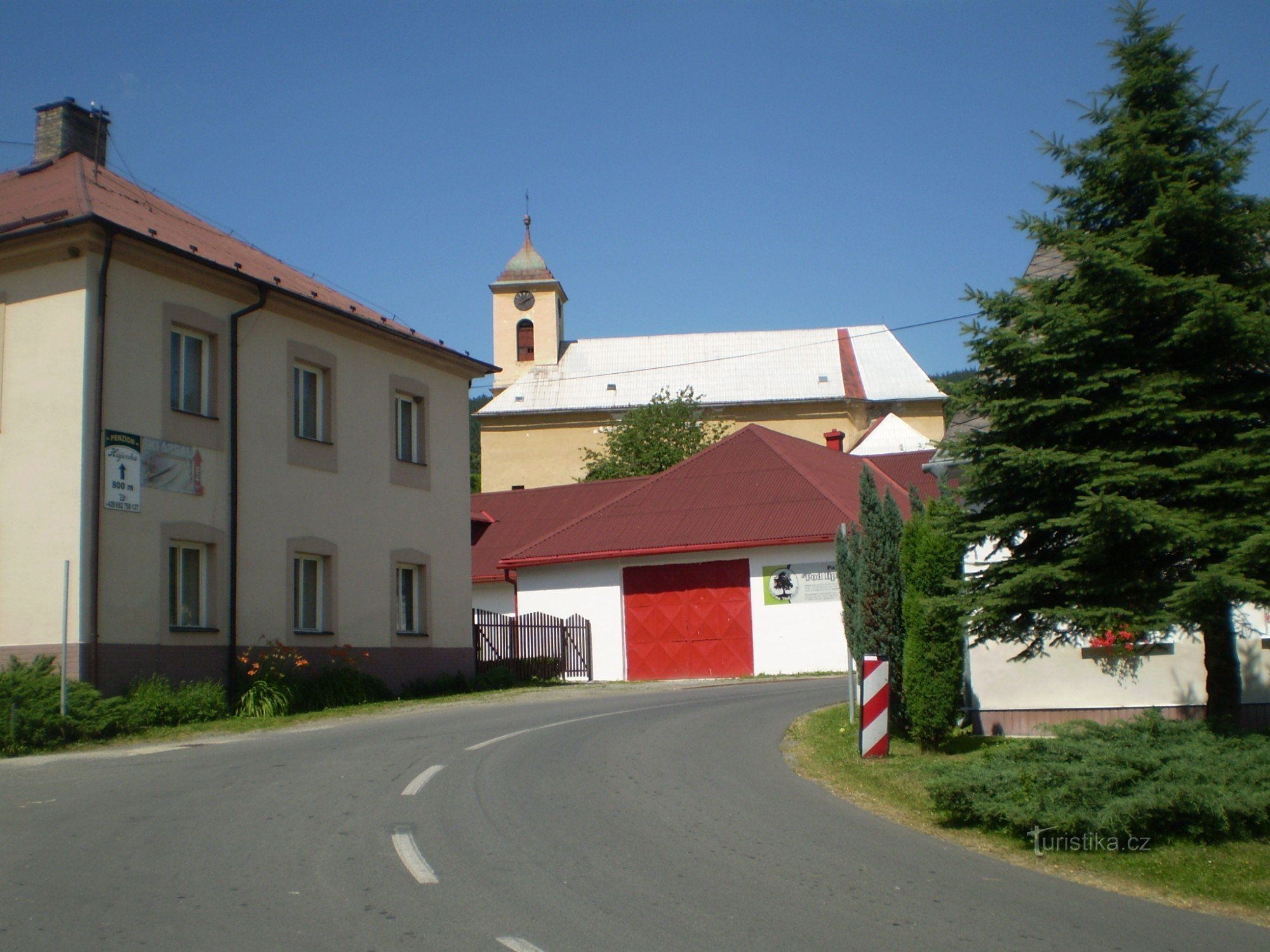 Kyrkan St. Rocha gömmer sig