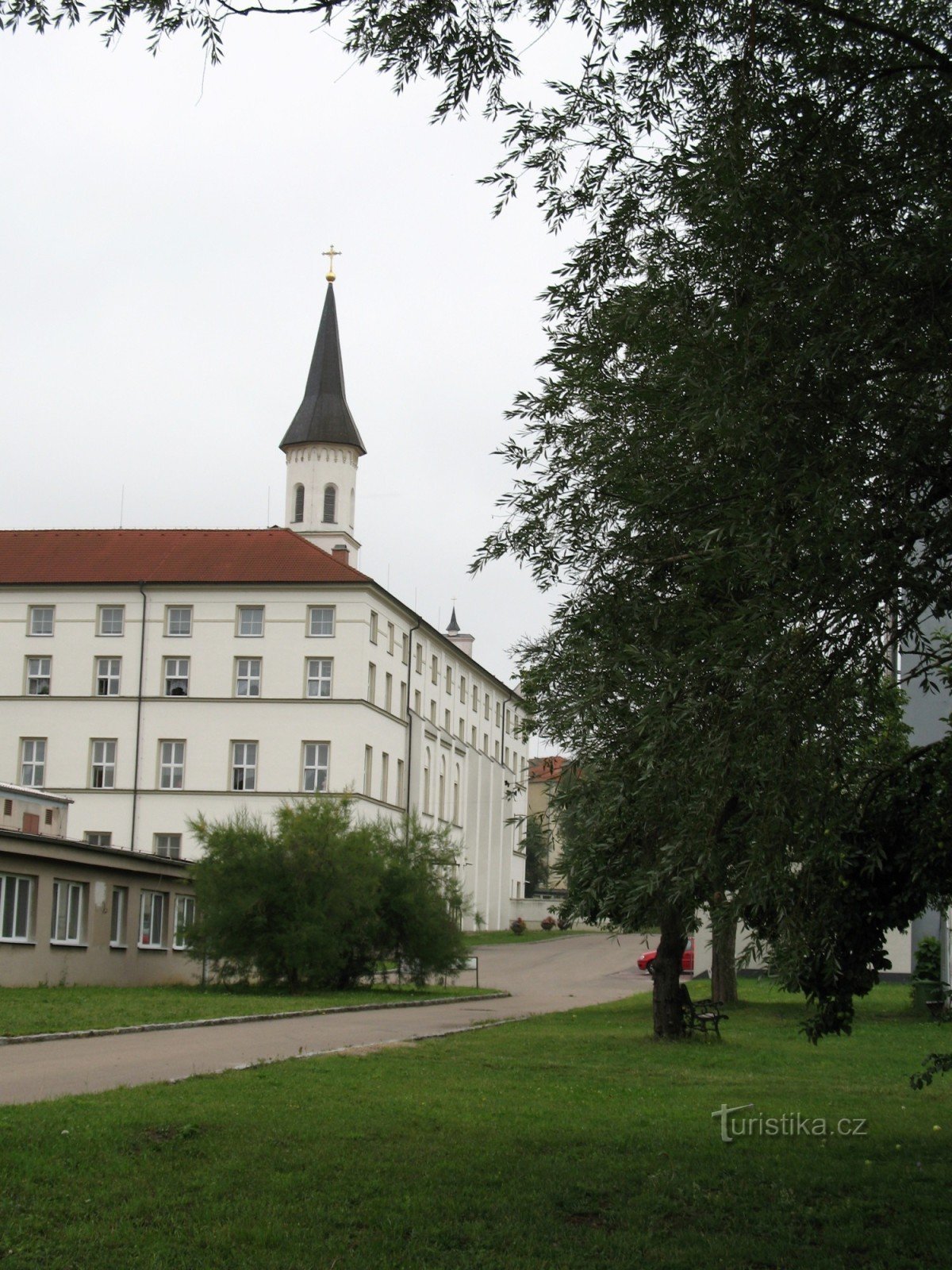 Biserica Sf. Familii Praga - Řepy