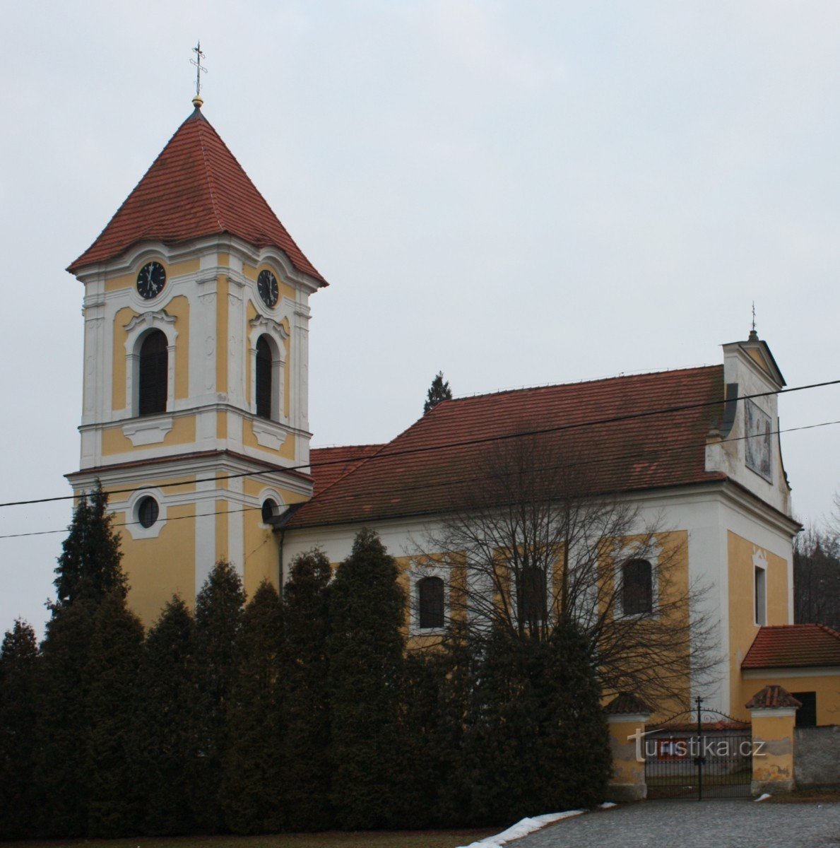 Kyrkan St. Šimon och Judy i Bystřice nära Benešov