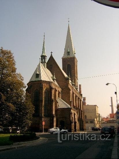St. Wenceslas Kirke: kirke på Palackého náměstí i Kralupy nad Vltavou