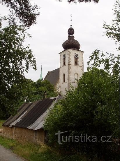 Church of St. Lawrence: Kyrkan är från 1489-1506 (byggd av Benes från Kutne Hora)