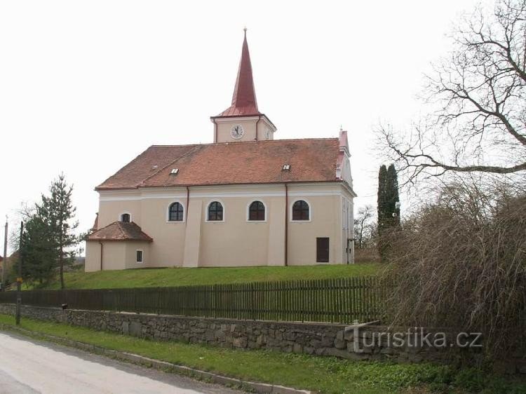 Nhà thờ St. Vavřince: Những đề cập đầu tiên về nhà thờ giáo xứ có từ thế kỷ 13, vào