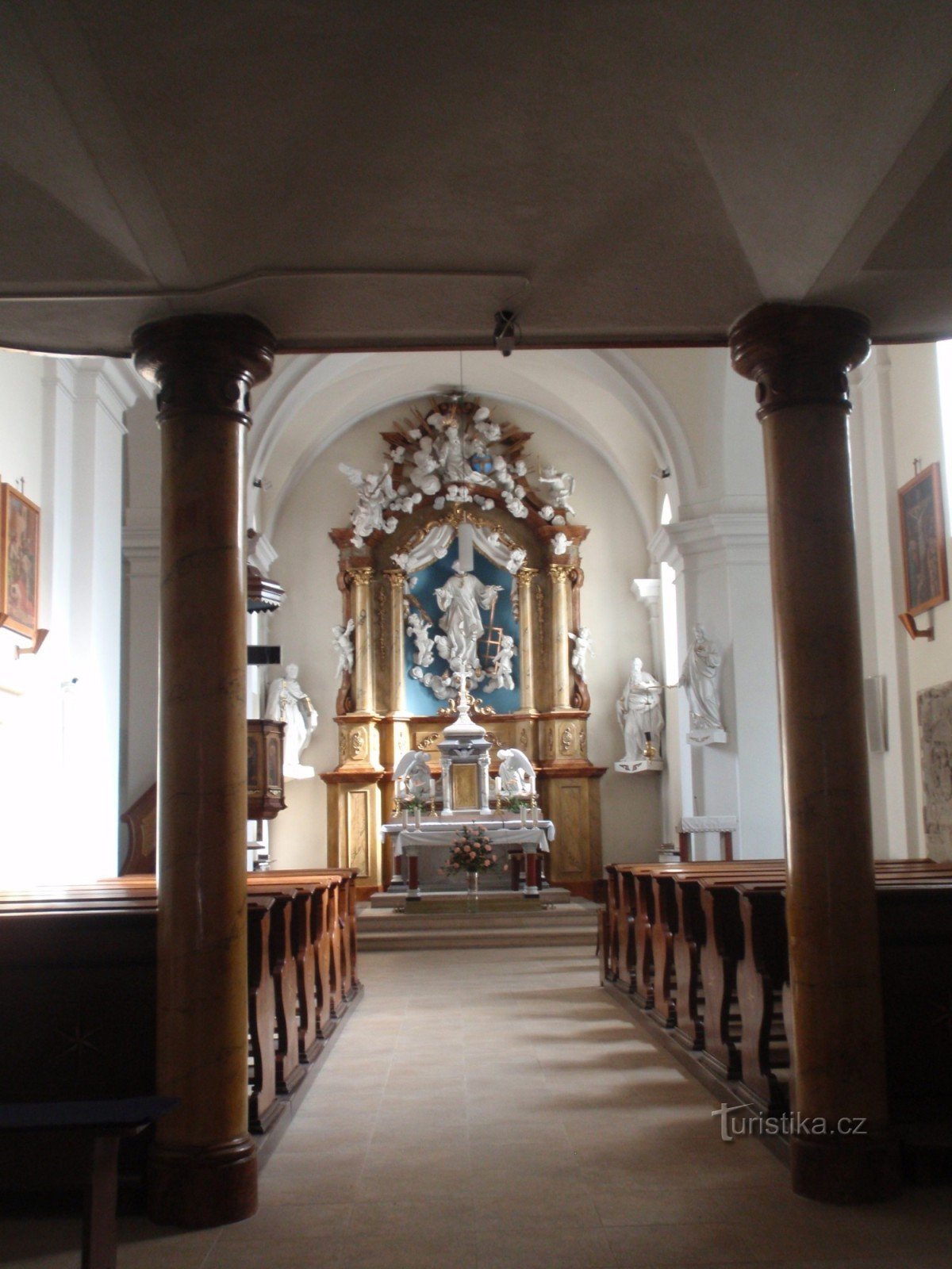 Igreja de S. Vavřine em Brno - Řečkovice (decoração artística) e seus arredores