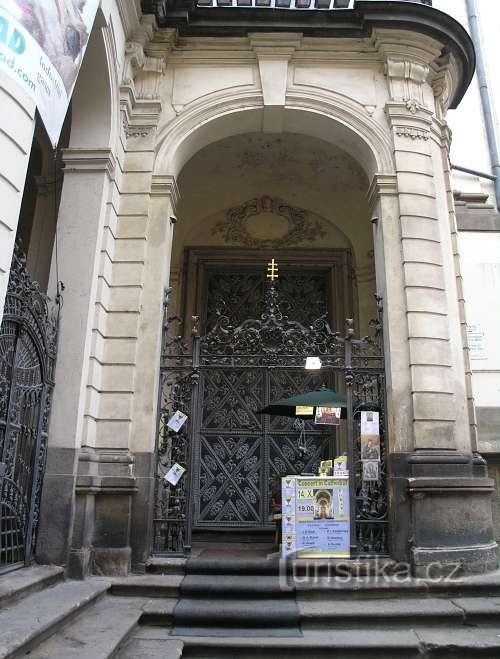 Église Saint-Clément - portique d'entrée