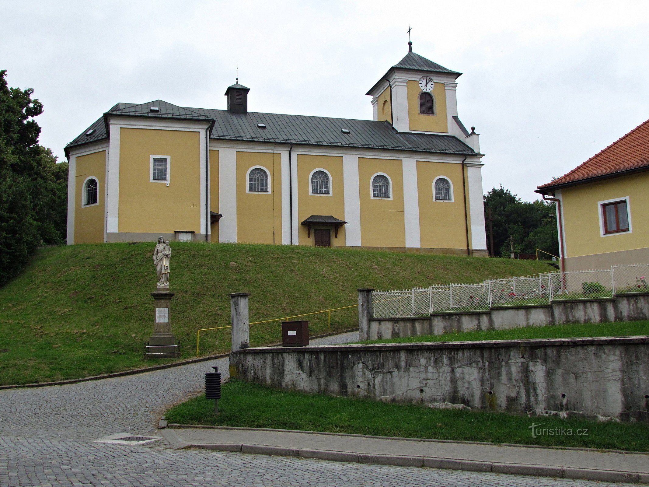 St Peter och Paulus kyrka