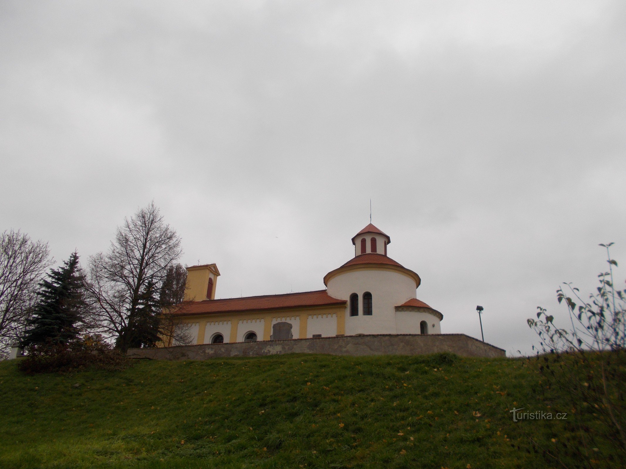 Iglesia de San Pedro y San Pablo en Želkovice.