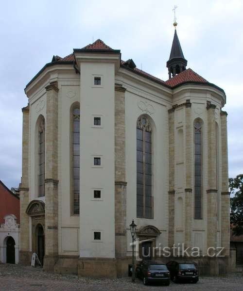 Kostel svatého Rocha na nádvoří Strahovského kláštera
