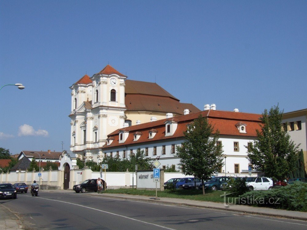 De heliga skyddsänglarnas kyrka och Serviteklostret