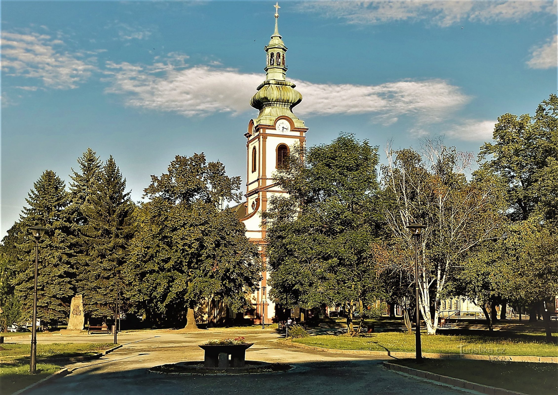 De heliga skyddsänglarnas kyrka - landmärket nám. Smiricky