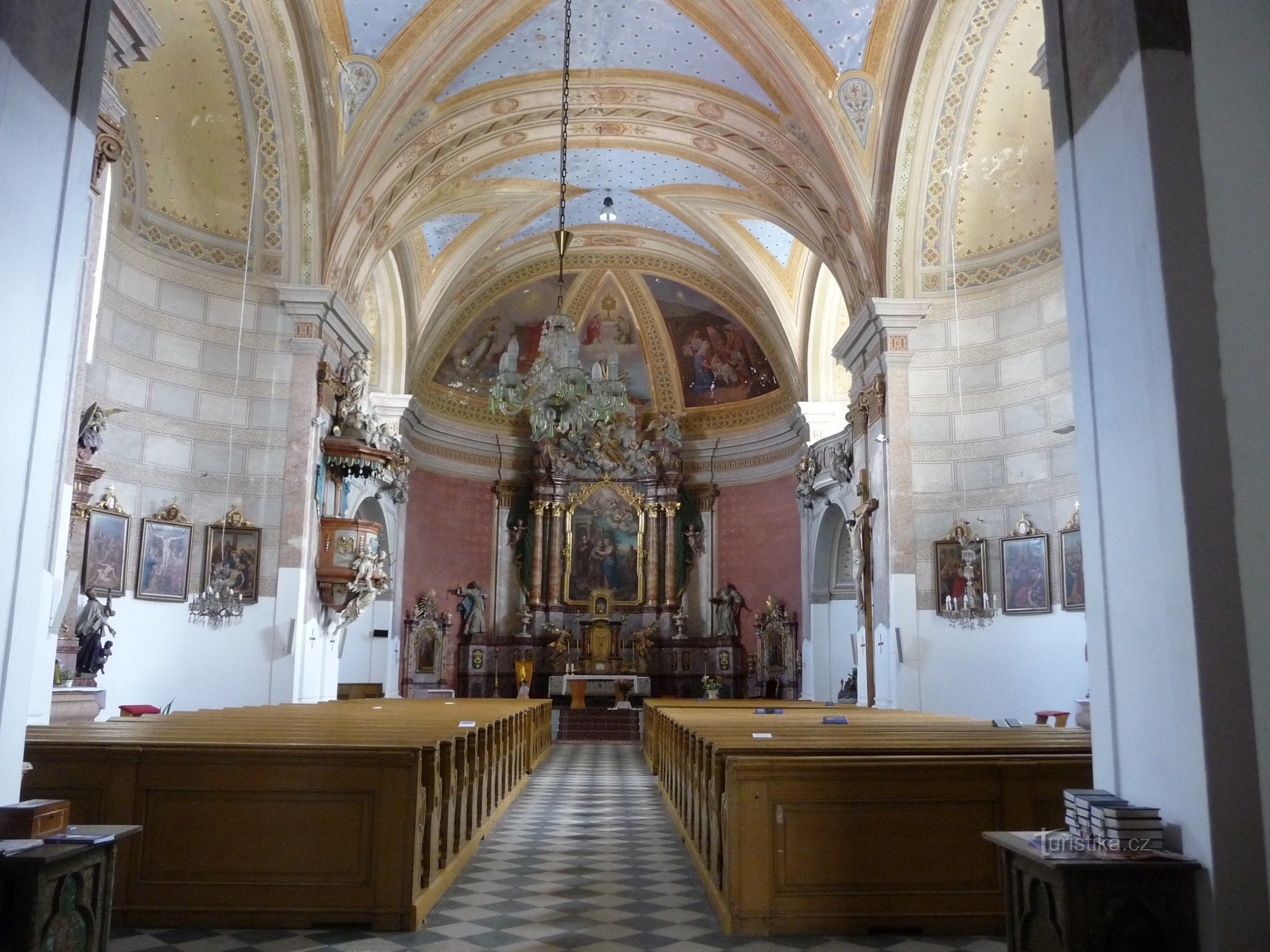 biserica din interior