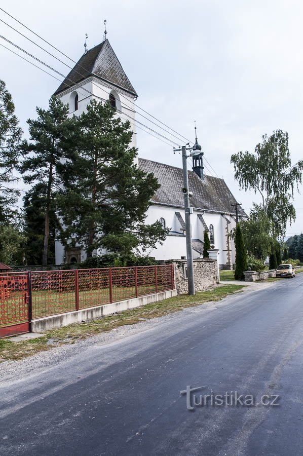 Kostel v Dlouhé Loučce