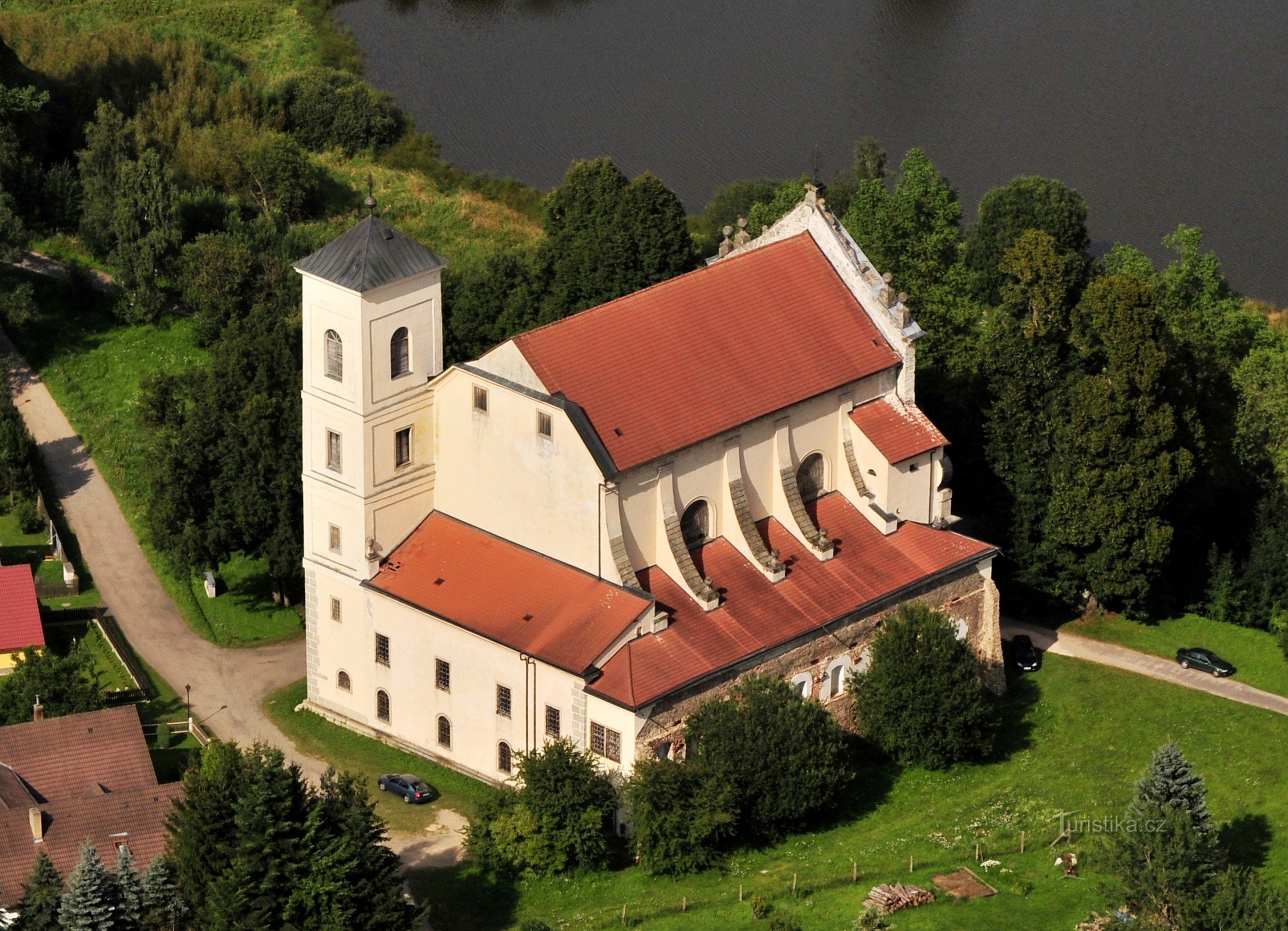 Kyrka i klostret