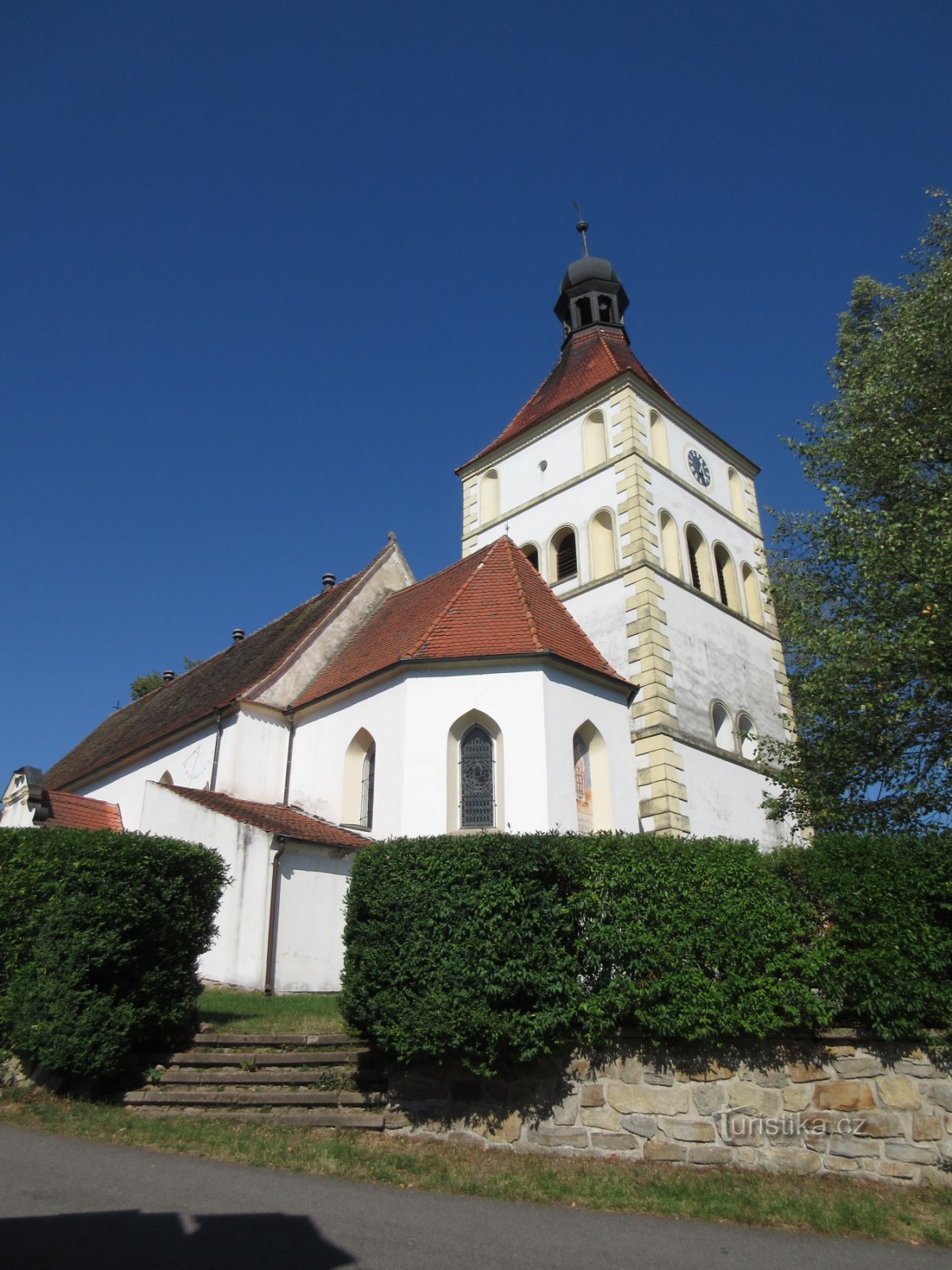 Igreja na aldeia de Dírná