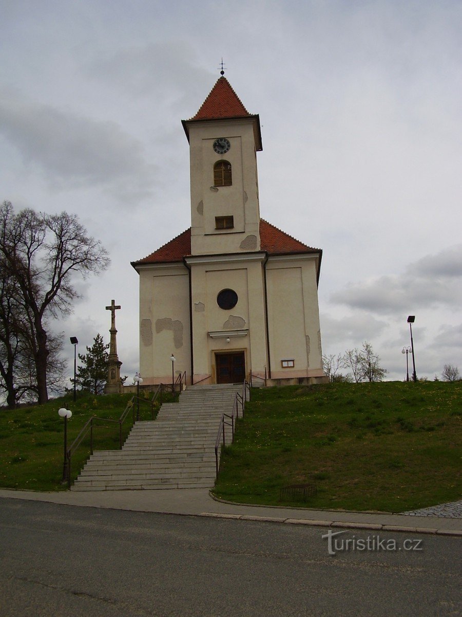 Kerk in het dorp Lovčice