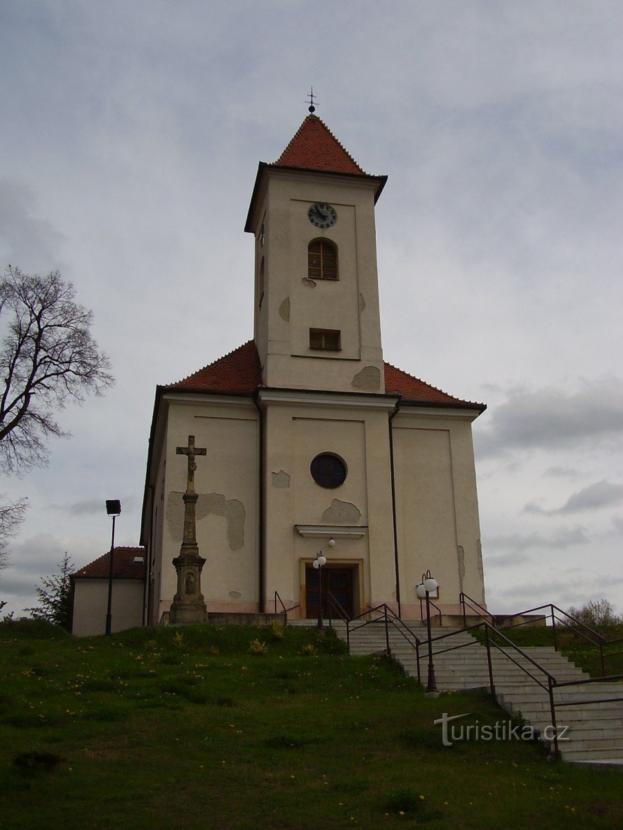 Kerk in het dorp Lovčice