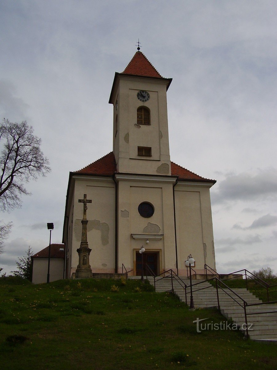 Kyrka i byn Lovčice