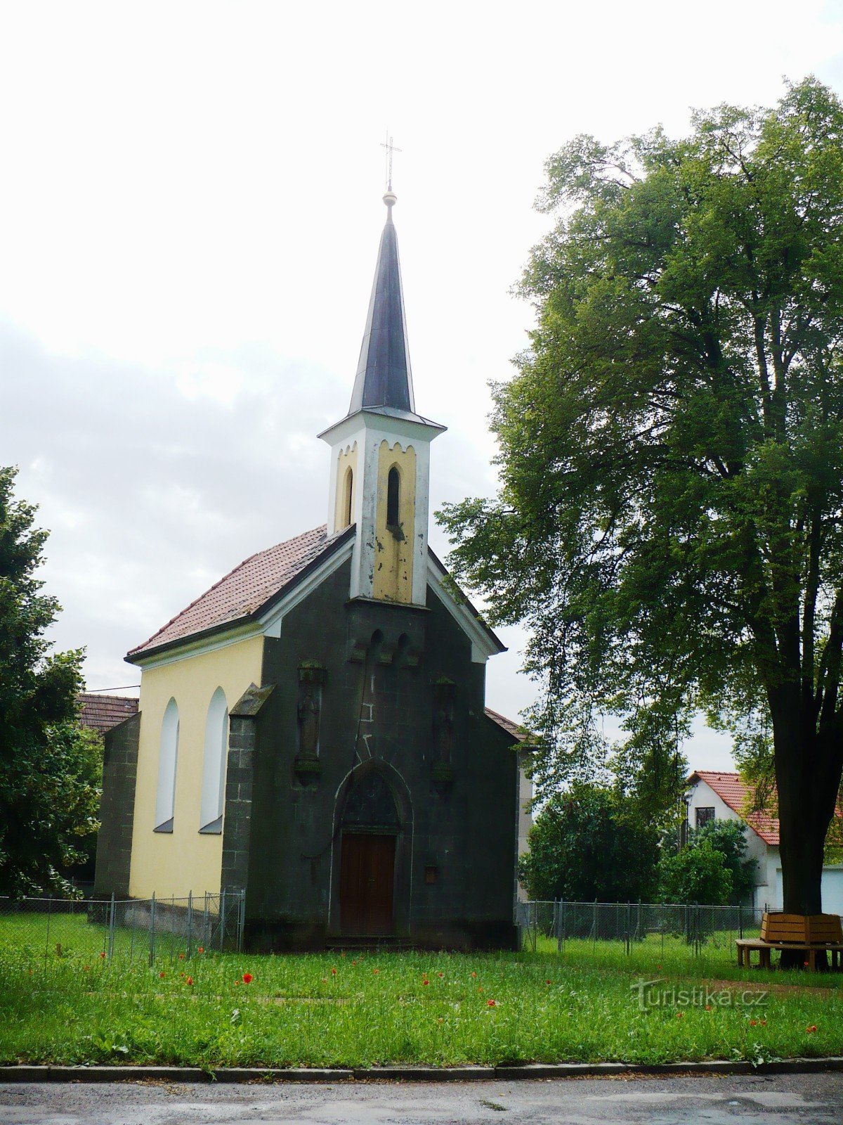 kerk in het dorp Topol