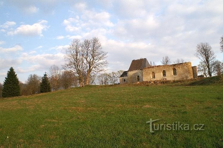 kirke i Pohoří na Šumava: ruiner af kirken