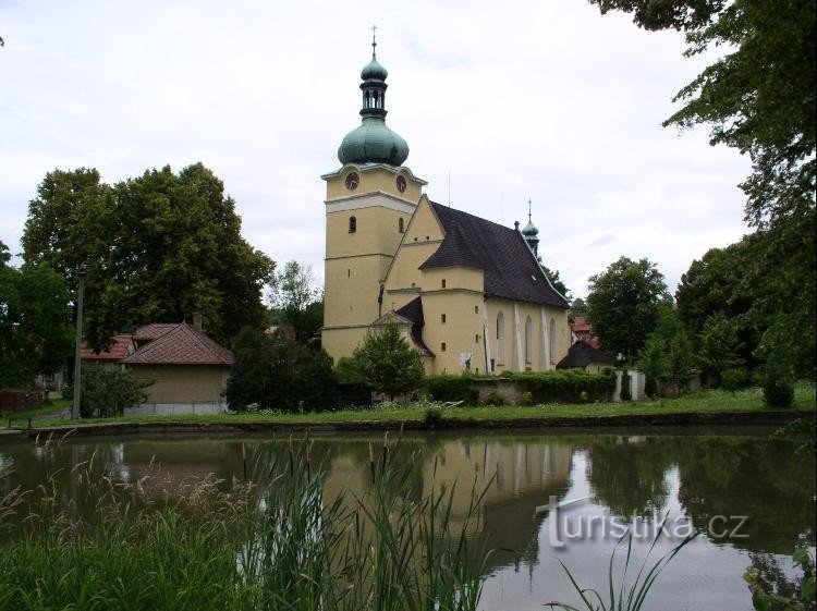 cerkev v Přepychy nad Farský rybník