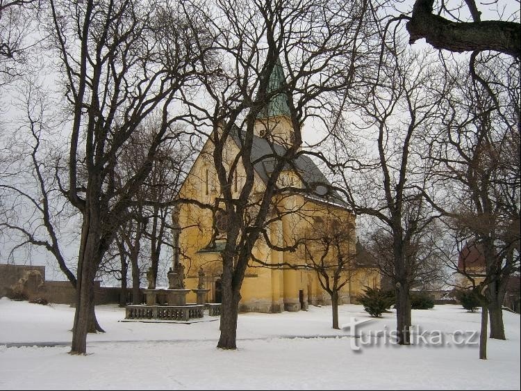 De kerk in Zásmuky