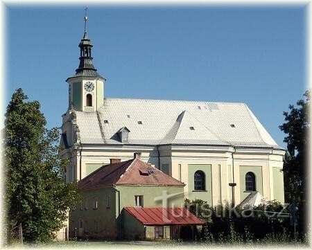 Igreja na cidade de Albrechtice